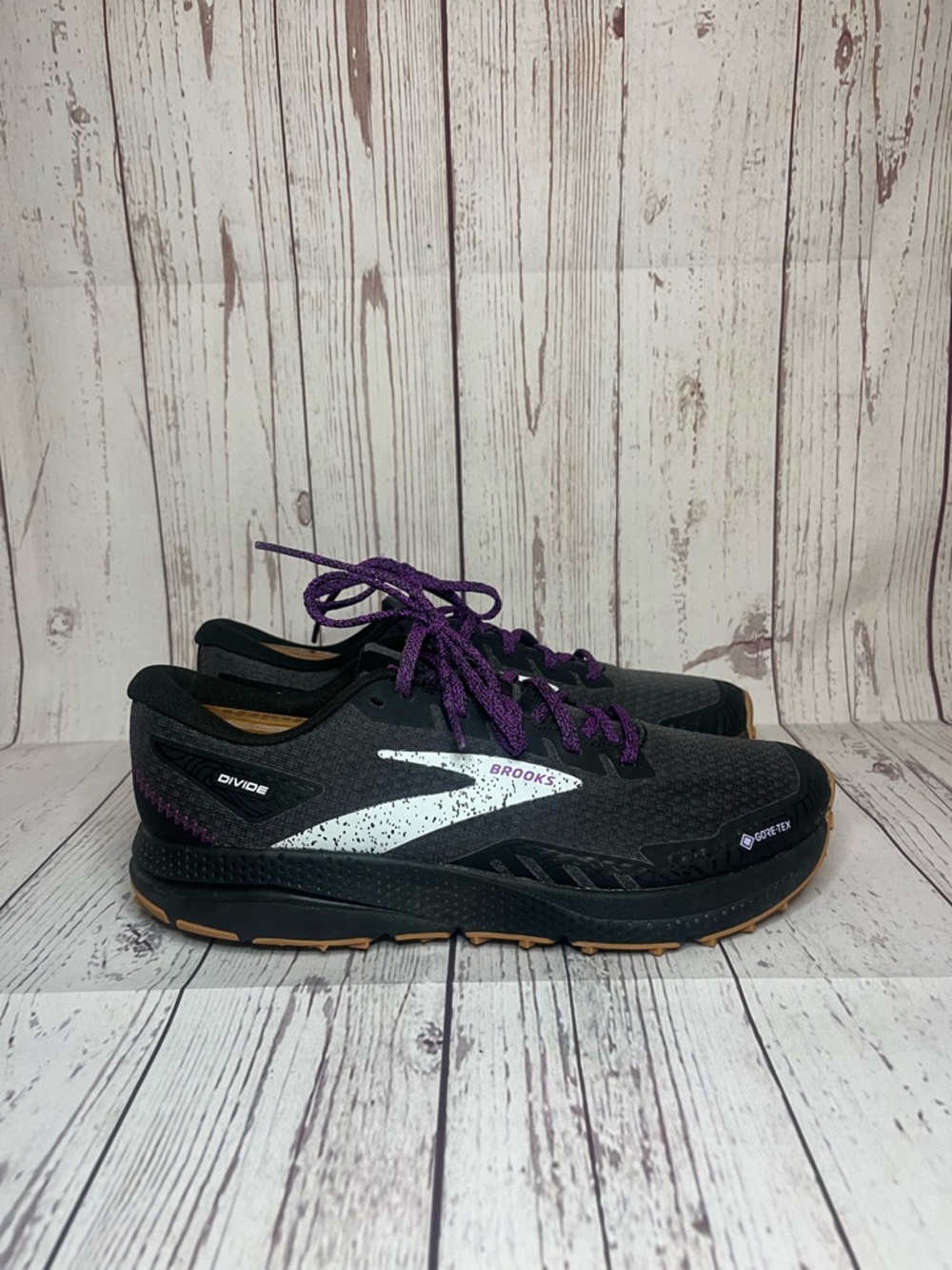 Brooks Divide 4 GTX Womens 8.5 Trail Running Sneakers Gore-Tex Shoes Grey Purple
